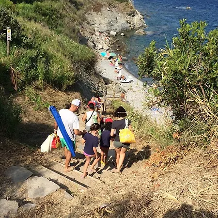 Cala San Francesco לינה וארוחת בוקר 4*